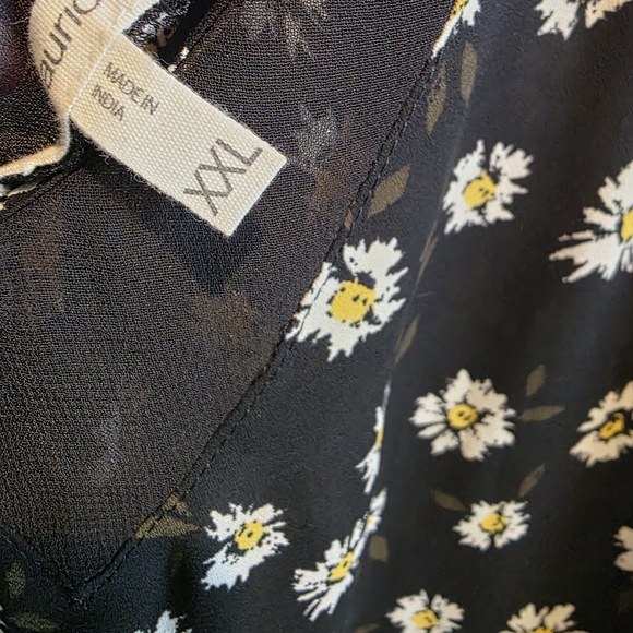 🌼 Maurices Daisy Print Sleeveless Blouse - Picture 4 of 4